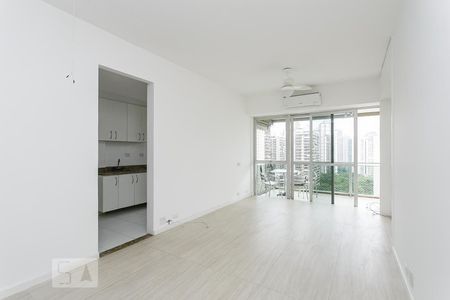 Sala de apartamento para alugar com 1 quarto, 62m² em Barra da Tijuca, Rio de Janeiro