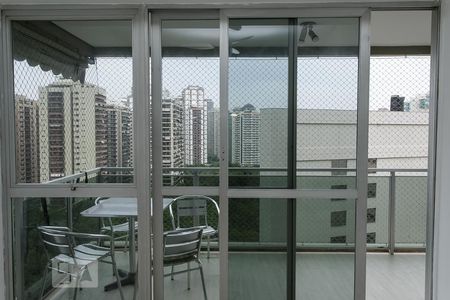 Sala de apartamento para alugar com 1 quarto, 62m² em Barra da Tijuca, Rio de Janeiro