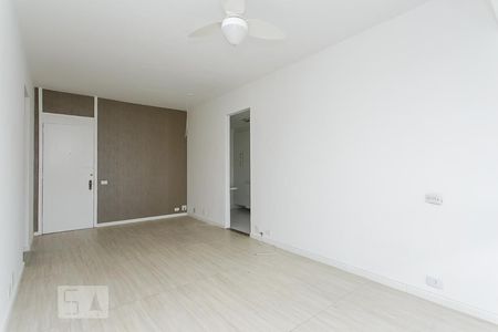 Sala de apartamento para alugar com 1 quarto, 62m² em Barra da Tijuca, Rio de Janeiro