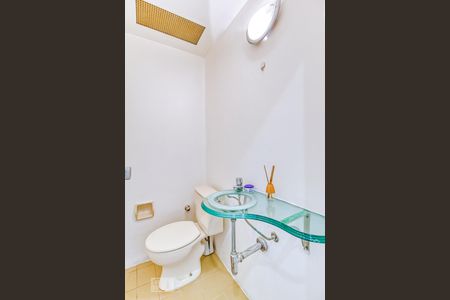 Lavabo de apartamento para alugar com 1 quarto, 56m² em Indianópolis, São Paulo