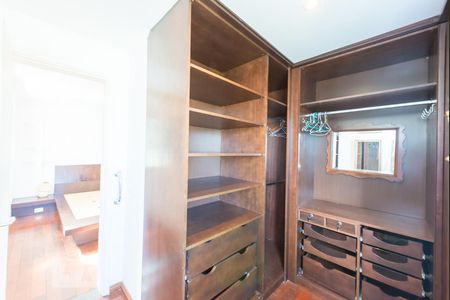 Closet Suíte de apartamento à venda com 2 quartos, 98m² em Pinheiros, São Paulo