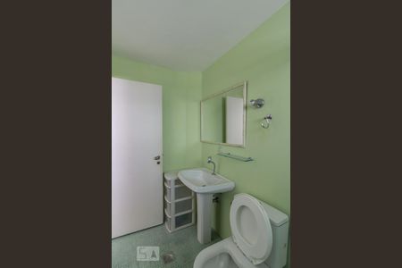 Banheiro de kitnet/studio para alugar com 1 quarto, 49m² em Bela Vista, São Paulo