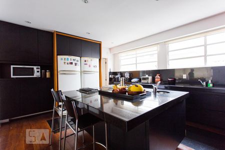 Cozinha de apartamento para alugar com 3 quartos, 195m² em Cerqueira César, São Paulo