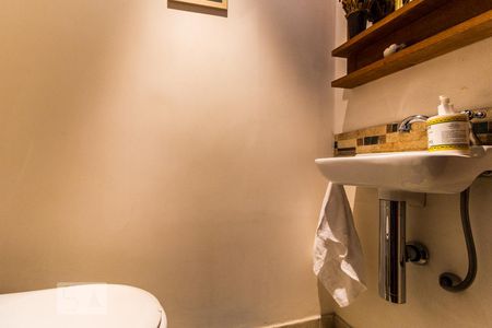 Lavabo de apartamento para alugar com 3 quartos, 219m² em Perdizes, São Paulo