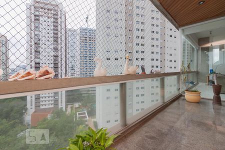 Varanda  de apartamento à venda com 4 quartos, 280m² em Jardim Fonte do Morumbi, São Paulo