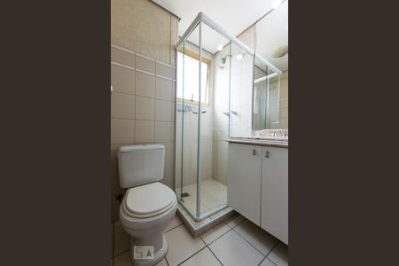 Banheiro de apartamento para alugar com 3 quartos, 107m² em Alphaville Industrial, Barueri
