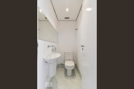 Lavabo de apartamento para alugar com 1 quarto, 73m² em Vila Madalena, São Paulo