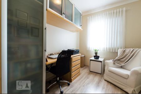 Escritório / Quarto extra de apartamento à venda com 3 quartos, 68m² em Jardim Tupanci, Barueri