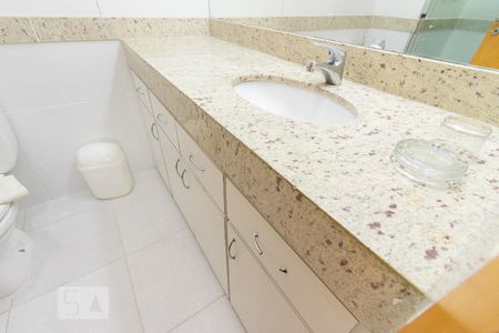 Banheiro Suite de apartamento para alugar com 1 quarto, 40m² em Vila da Serra, Nova Lima