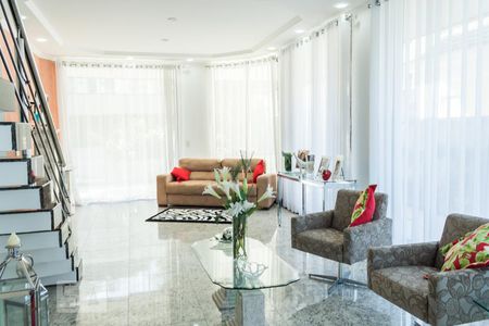 Sala de casa de condomínio para alugar com 3 quartos, 600m² em Freguesia (jacarepaguá), Rio de Janeiro