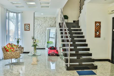 Casa de condomínio para alugar com 600m², 3 quartos e 2 vagasSala