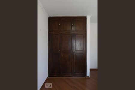 Quarto 1 (Armários) de apartamento para alugar com 2 quartos, 59m² em Bosque da Saúde, São Paulo