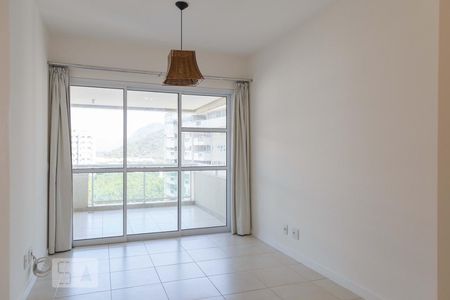 Sala de apartamento à venda com 2 quartos, 70m² em Barra da Tijuca, Rio de Janeiro