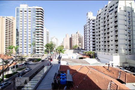 Vista da janela de apartamento para alugar com 1 quarto, 57m² em Cambuí, Campinas