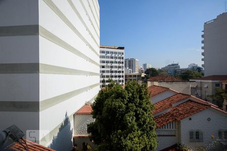 Vista sala de apartamento para alugar com 2 quartos, 70m² em Tijuca, Rio de Janeiro