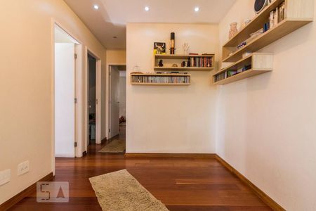 Hall dos quartos e banheiro de apartamento à venda com 3 quartos, 153m² em Vila Invernada, São Paulo