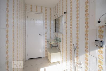 Banheiro de apartamento à venda com 3 quartos, 73m² em Grajaú, Rio de Janeiro