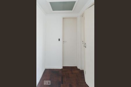 Corredor de apartamento para alugar com 1 quarto, 42m² em Vila Brasílio Machado, São Paulo