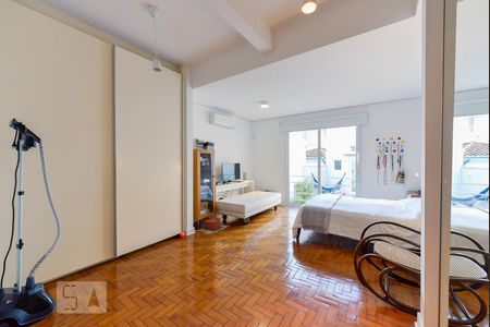 Suíte de casa para alugar com 3 quartos, 316m² em Jardim das Bandeiras, São Paulo