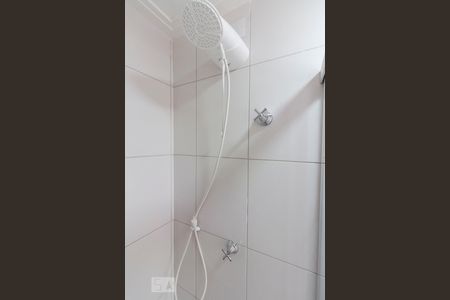 Chuveiro do banheiro  de apartamento para alugar com 1 quarto, 33m² em Brás, São Paulo