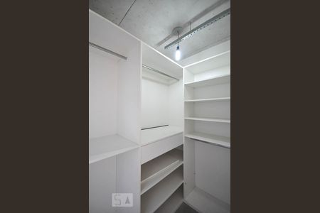 Armário do quarto de kitnet/studio à venda com 1 quarto, 70m² em Vila Indiana, São Paulo