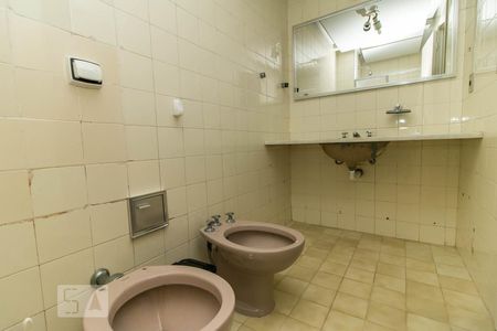 Banheiro social de apartamento à venda com 3 quartos, 110m² em Tijuca, Rio de Janeiro