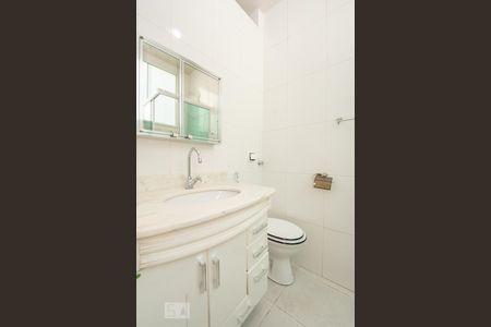 Banheiro de kitnet/studio para alugar com 1 quarto, 30m² em Glória, Rio de Janeiro