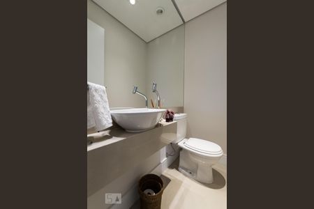 Lavabo de apartamento para alugar com 2 quartos, 85m² em Empresarial 18 do Forte, Barueri