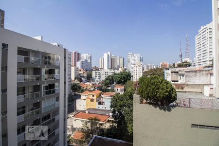 Varanda vista de apartamento para alugar com 1 quarto, 42m² em Sumaré, São Paulo