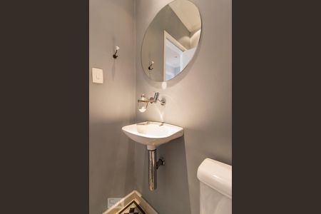 Lavabo de apartamento para alugar com 2 quartos, 70m² em Perdizes, São Paulo