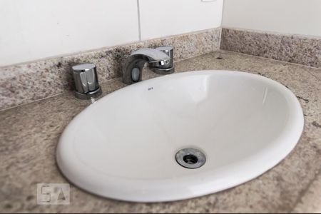 Banheiro de apartamento para alugar com 2 quartos, 60m² em Vila Osasco, Osasco