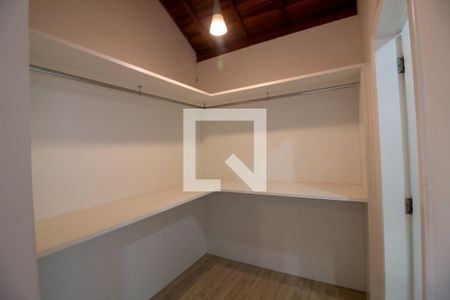 Closet da suíte 1 de casa à venda com 3 quartos, 200m² em Vila Cordeiro, São Paulo