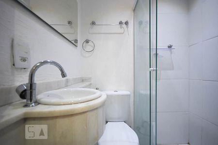 Banheiro de apartamento para alugar com 1 quarto, 48m² em Real Parque, São Paulo