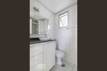 Banheiro de apartamento à venda com 1 quarto, 60m² em Vila Valparaíso, Santo André