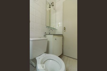 Banheiro de apartamento para alugar com 2 quartos, 76m² em João Pinheiro, Belo Horizonte