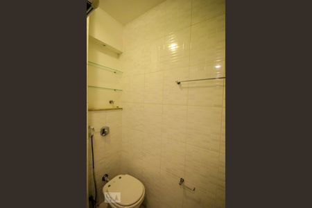 Banheiro de apartamento para alugar com 2 quartos, 90m² em Leme, Rio de Janeiro