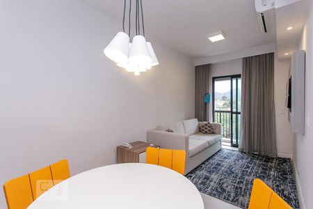 Sala de kitnet/studio para alugar com 1 quarto, 55m² em Jacarepaguá, Rio de Janeiro