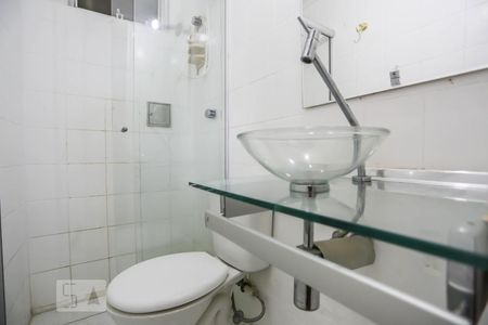 Banheiro de apartamento para alugar com 2 quartos, 57m² em Asa Norte, Brasília