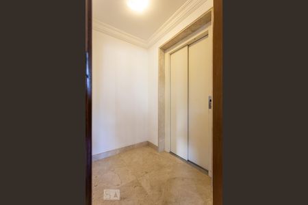 Hall do elevador de apartamento para alugar com 3 quartos, 145m² em Indianópolis, São Paulo