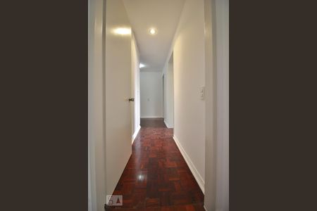 Corredor de apartamento à venda com 3 quartos, 140m² em Vila Suzana, São Paulo