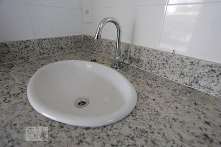 Banheiro de apartamento para alugar com 1 quarto, 42m² em Vila Diva , São Paulo