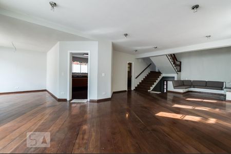 Sala de casa de condomínio à venda com 4 quartos, 380m² em Alphaville, Barueri