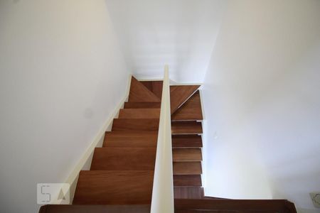 Escadas de apartamento para alugar com 2 quartos, 104m² em Panamby, São Paulo