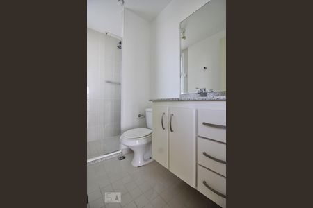 Banheiro suíte de apartamento para alugar com 2 quartos, 104m² em Panamby, São Paulo
