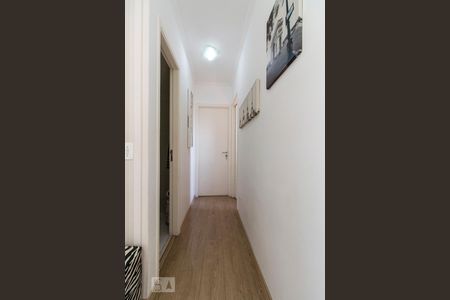 Corredor de Acesso aos Quartos e Banheiro  de apartamento para alugar com 2 quartos, 60m² em Vila Bertioga, São Paulo