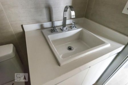 Banheiro de kitnet/studio para alugar com 1 quarto, 40m² em Itaim Bibi, São Paulo