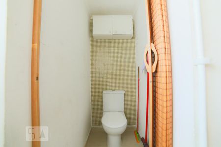 Banheiro de Serviço de apartamento à venda com 2 quartos, 53m² em Jardim Caravelas, São Paulo