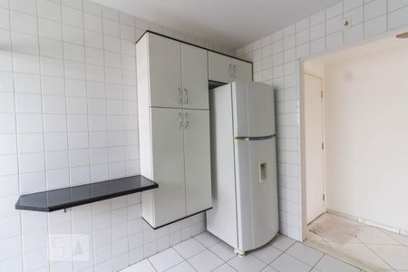 Cozinha de apartamento à venda com 2 quartos, 64m² em Vila das Bandeiras, Guarulhos