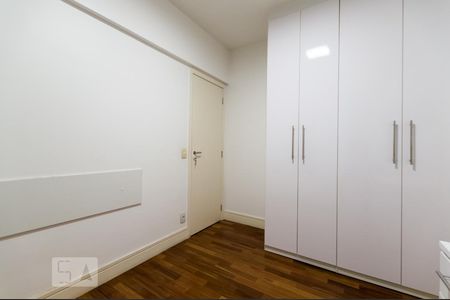 Quarto de apartamento à venda com 2 quartos, 85m² em Jardim Tupanci, Barueri