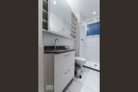 Banheiro de apartamento à venda com 2 quartos, 85m² em Jardim Tupanci, Barueri